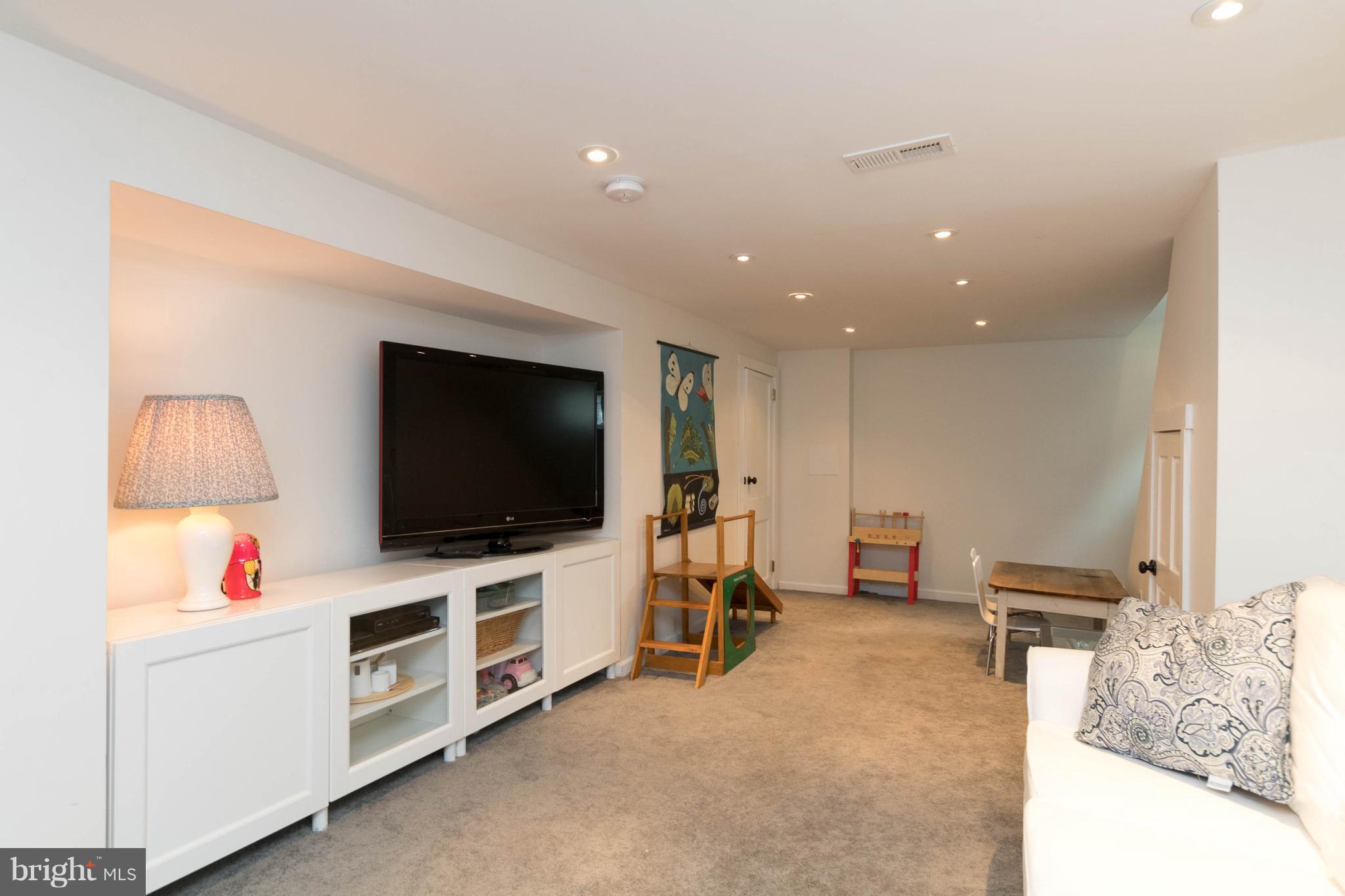 517 Anneslie Road Baltimore, MD 21212 - Photo 23 of 30 Family Room