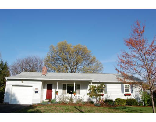 26 Elmont Road Lowell, MA 01852 - Photo 1 of 14 Gallery Image 1