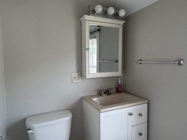 404 South Hall Street Morrison, IL 61270 - Photo 23 of 25 a bathroom with a toilet sink and mirror