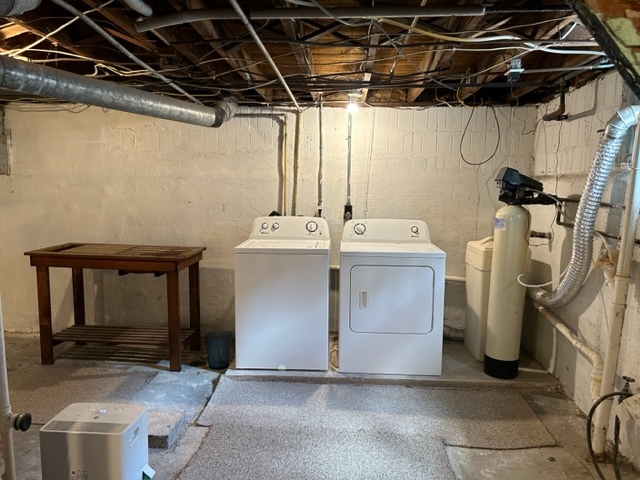 404 South Hall Street Morrison, IL 61270 - Photo 25 of 25 a utility room with a sink a washer and dryer