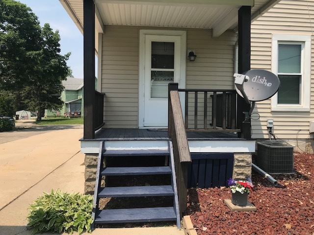 404 South Hall Street Morrison, IL 61270 - Photo 7 of 25 a front view of a house with entryway