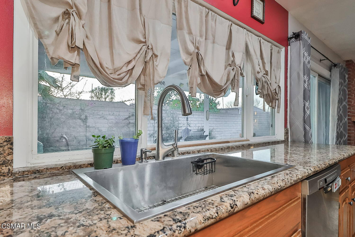 1659 Darrah Avenue Simi Valley, CA 93063 - Photo 15 of 36 cFamily and Kitchen7