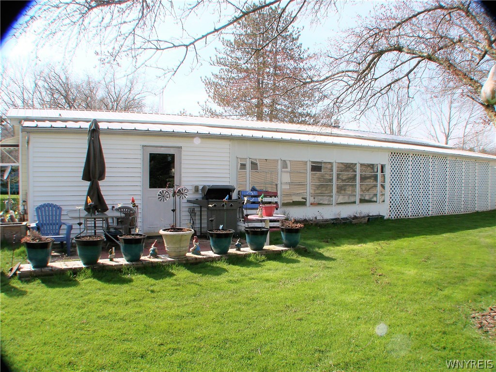 1047 Wish Circle East Aurora, NY 14052 - Photo 3 of 44