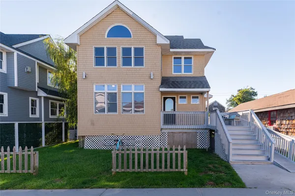 $1,599,999 | 22 Bungalow Lane, Ocean Beach, NY 11770