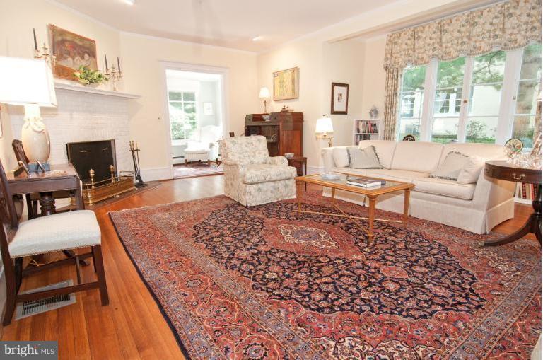 205 Club Road Baltimore, MD 21210 - Photo 19 of 26 Living Room