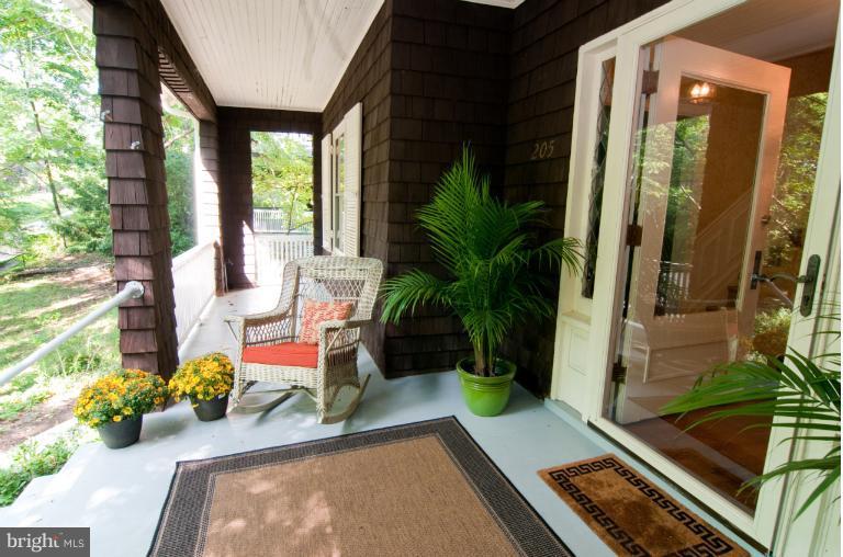 205 Club Road Baltimore, MD 21210 - Photo 5 of 26 Porch