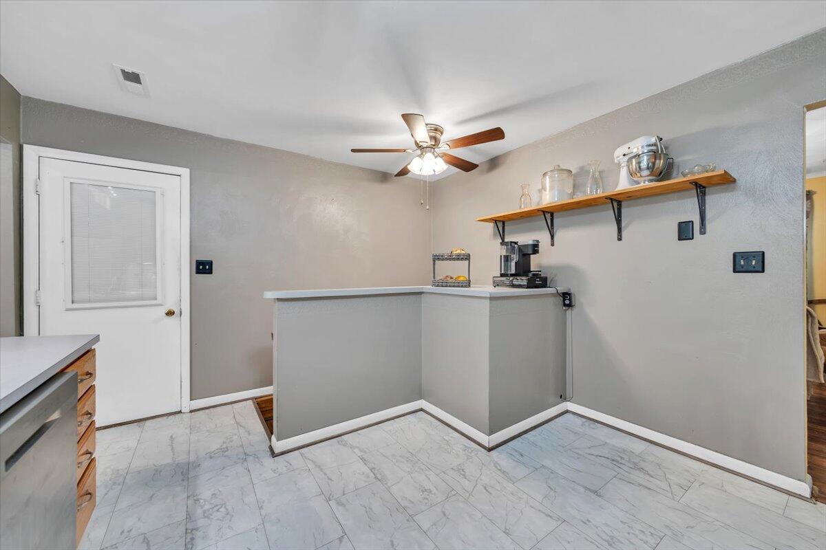 933 Martin McNeil Road Salem, VA 24153 - Photo 18 of 58 18-MIB06983