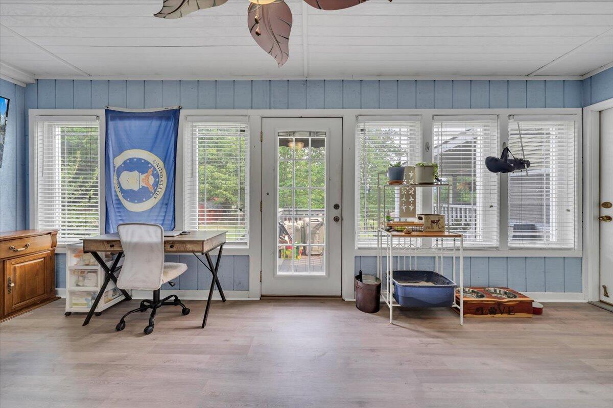 933 Martin McNeil Road Salem, VA 24153 - Photo 22 of 58 22-MIB06956