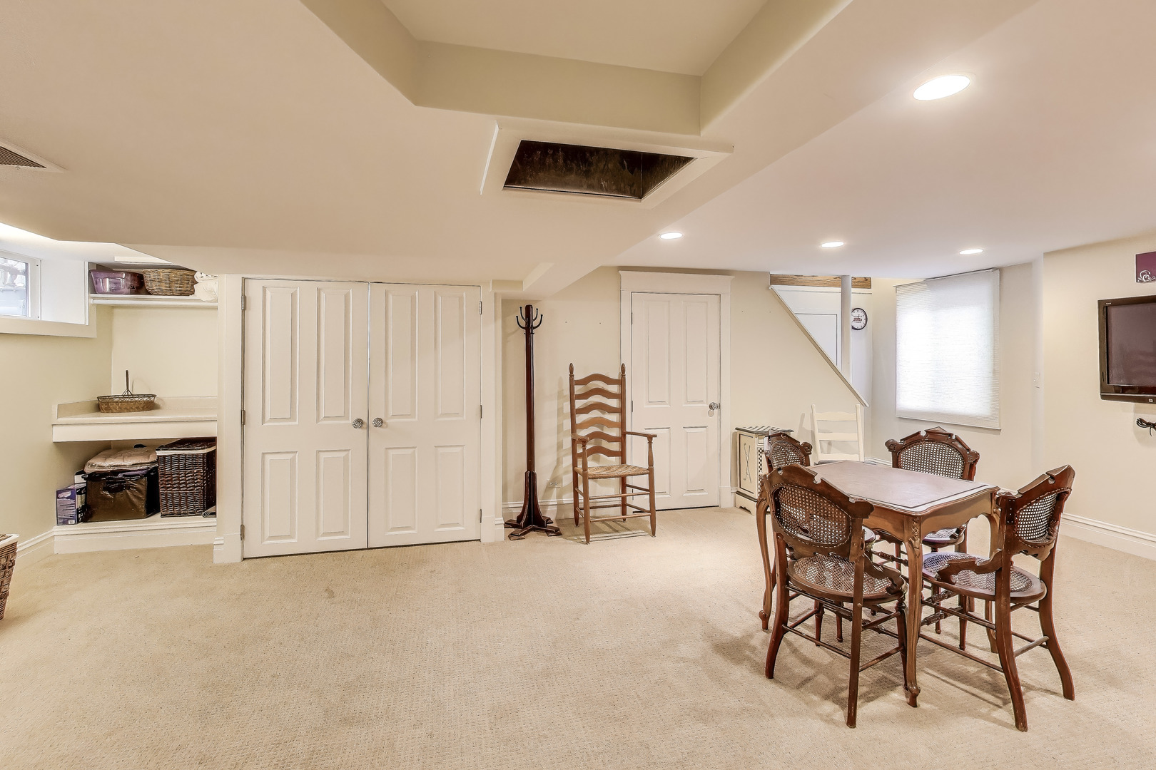 228 East Center Avenue Lake Bluff, IL 60044 - Photo 30 of 39 a dining room with furniture and entryway
