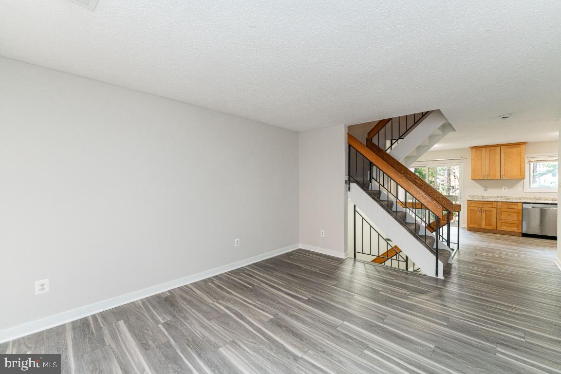 2442 Southgate Square Reston, VA 20191 - Photo 4 of 23
