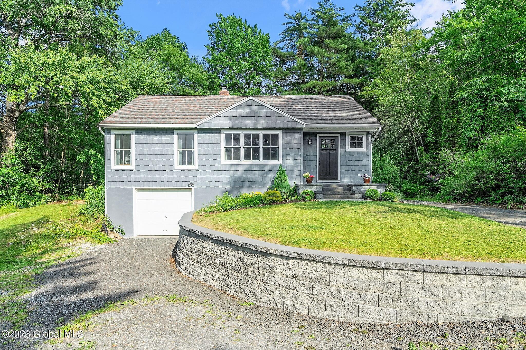 1102 Mohawk Road Niskayuna, NY 12309 - Photo 1 of 56 1