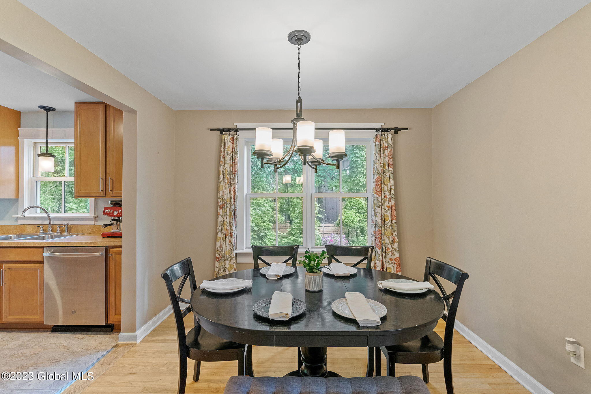 1102 Mohawk Road Niskayuna, NY 12309 - Photo 13 of 56 22