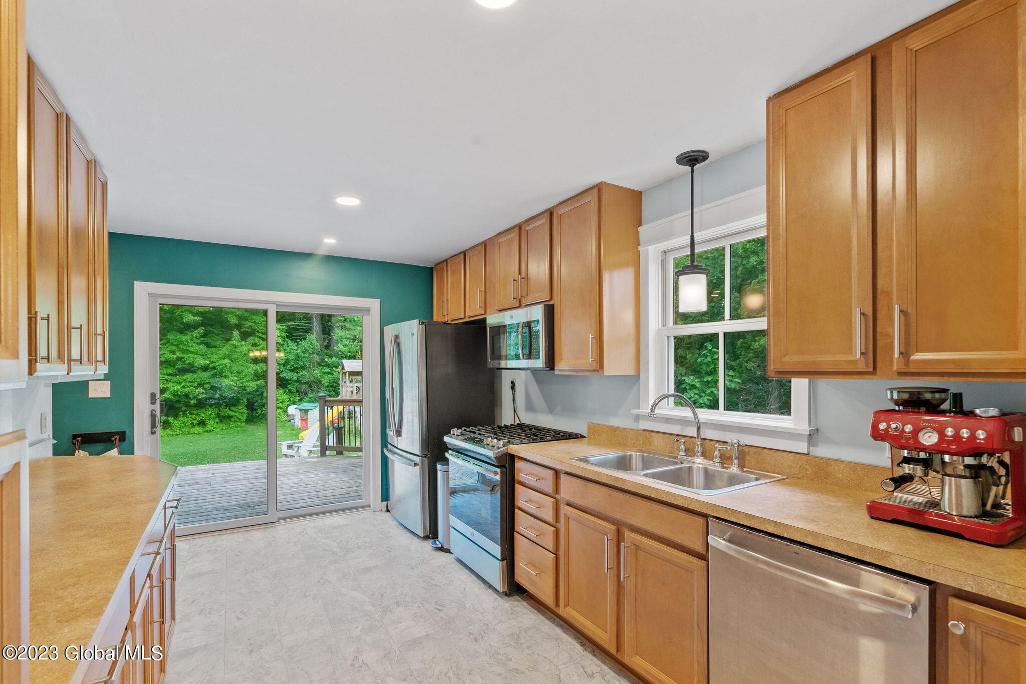 1102 Mohawk Road Niskayuna, NY 12309 - Photo 17 of 56 26
