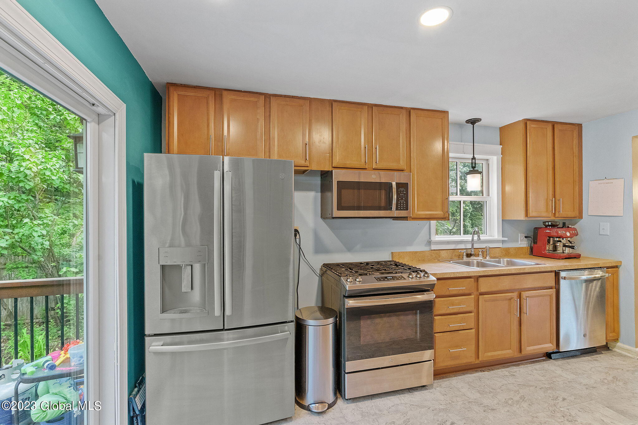 1102 Mohawk Road Niskayuna, NY 12309 - Photo 19 of 56 28