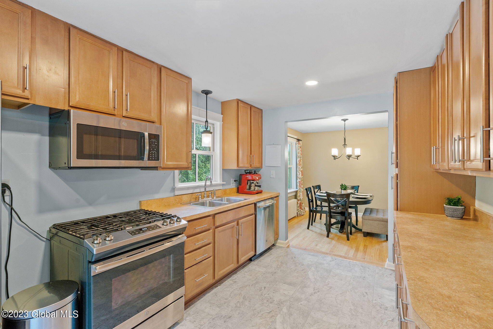 1102 Mohawk Road Niskayuna, NY 12309 - Photo 20 of 56 29