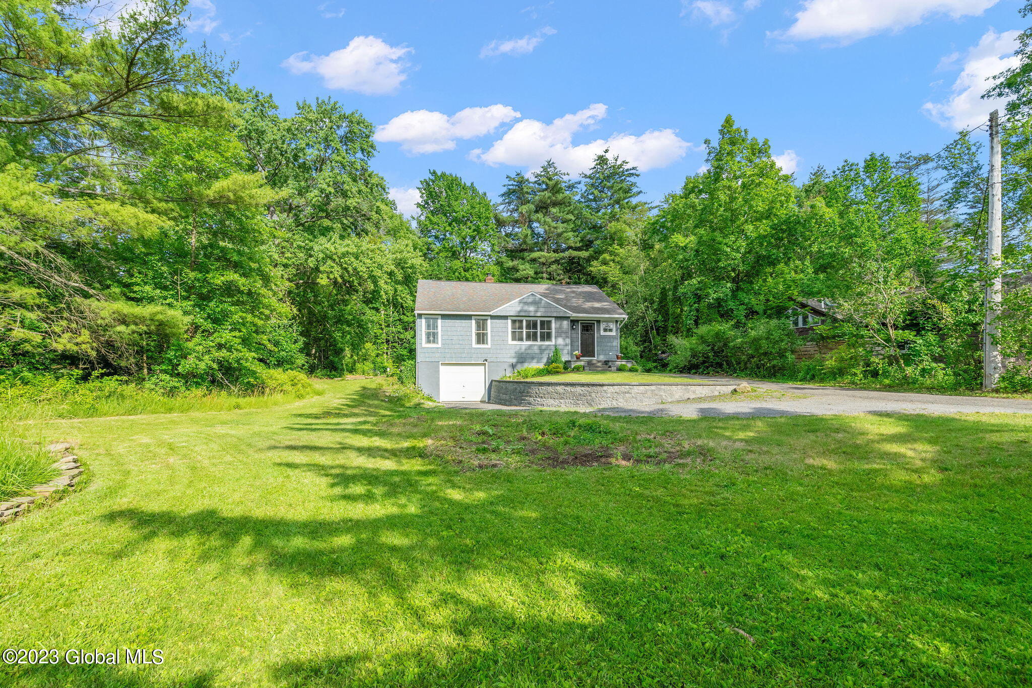 1102 Mohawk Road Niskayuna, NY 12309 - Photo 2 of 56 3