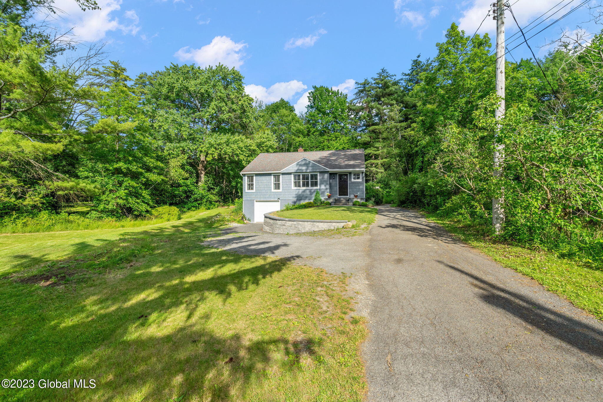 1102 Mohawk Road Niskayuna, NY 12309 - Photo 3 of 56 2
