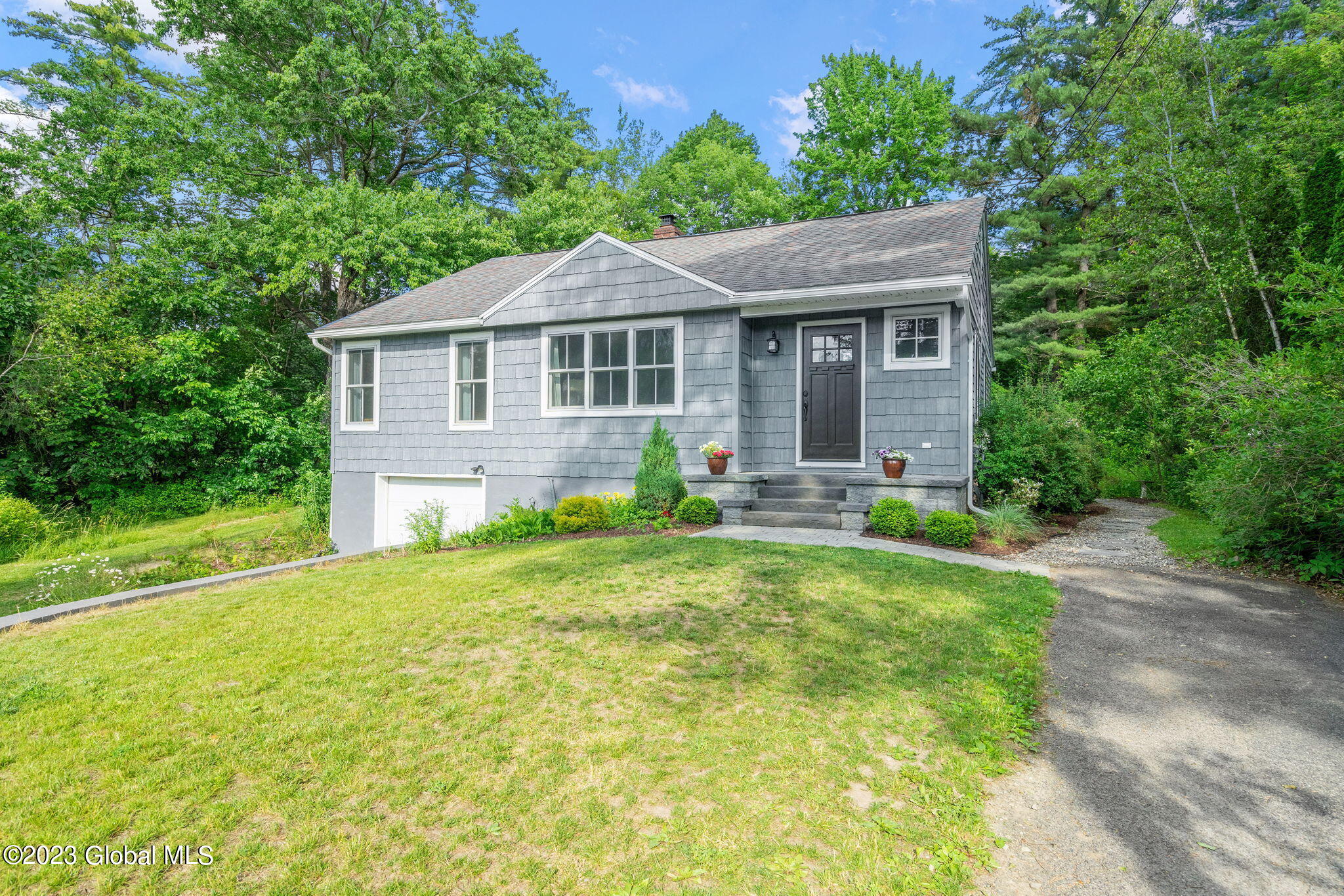 1102 Mohawk Road Niskayuna, NY 12309 - Photo 5 of 56 4
