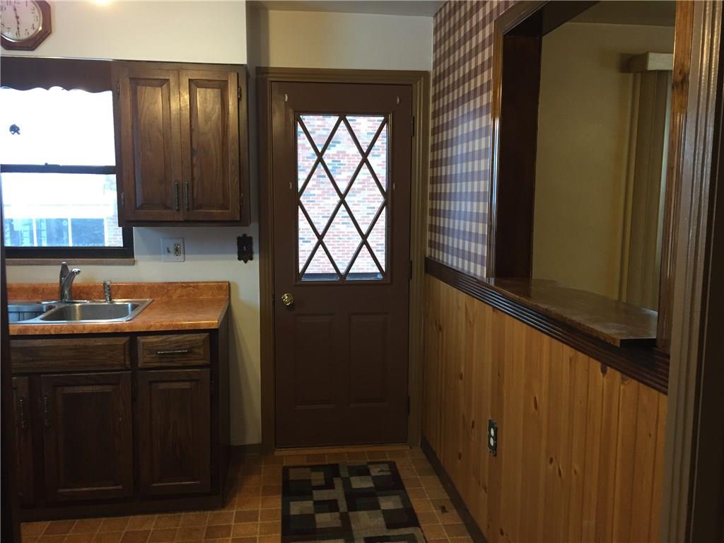 54 May Avenue McKees Rocks, PA 15136 - Photo 10 of 21