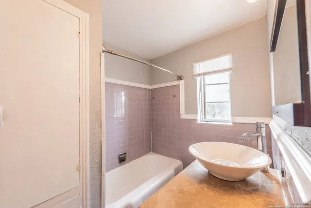 $850 | 2331 Cincinnati Avenue, Unit 2, San Antonio, TX 78228