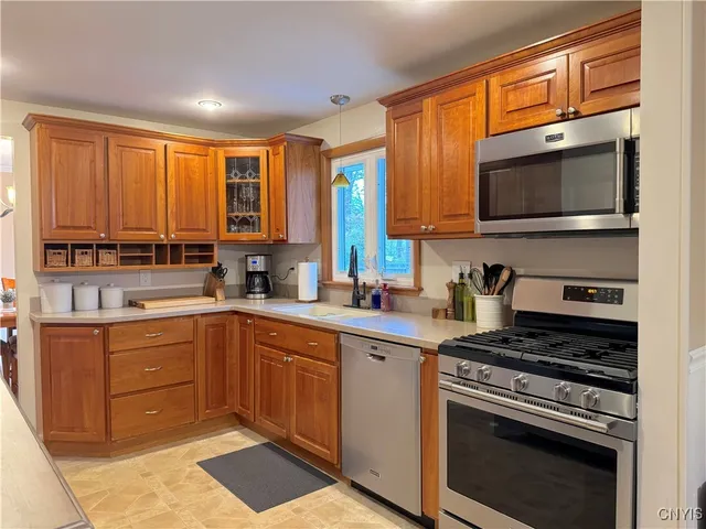 $289,900 | 7574 Manor Lane, Clay, NY 13088