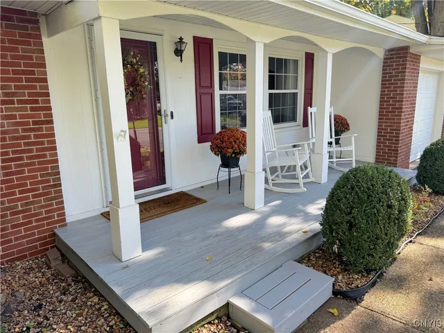 $289,900 | 7574 Manor Lane, Clay, NY 13088