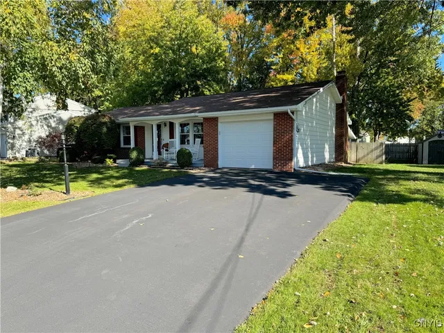 $289,900 | 7574 Manor Lane, Clay, NY 13088