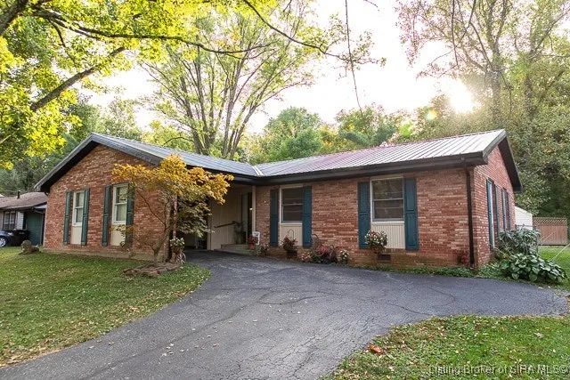 $218,000 | 2131 Seneca Drive, Madison, IN 47250