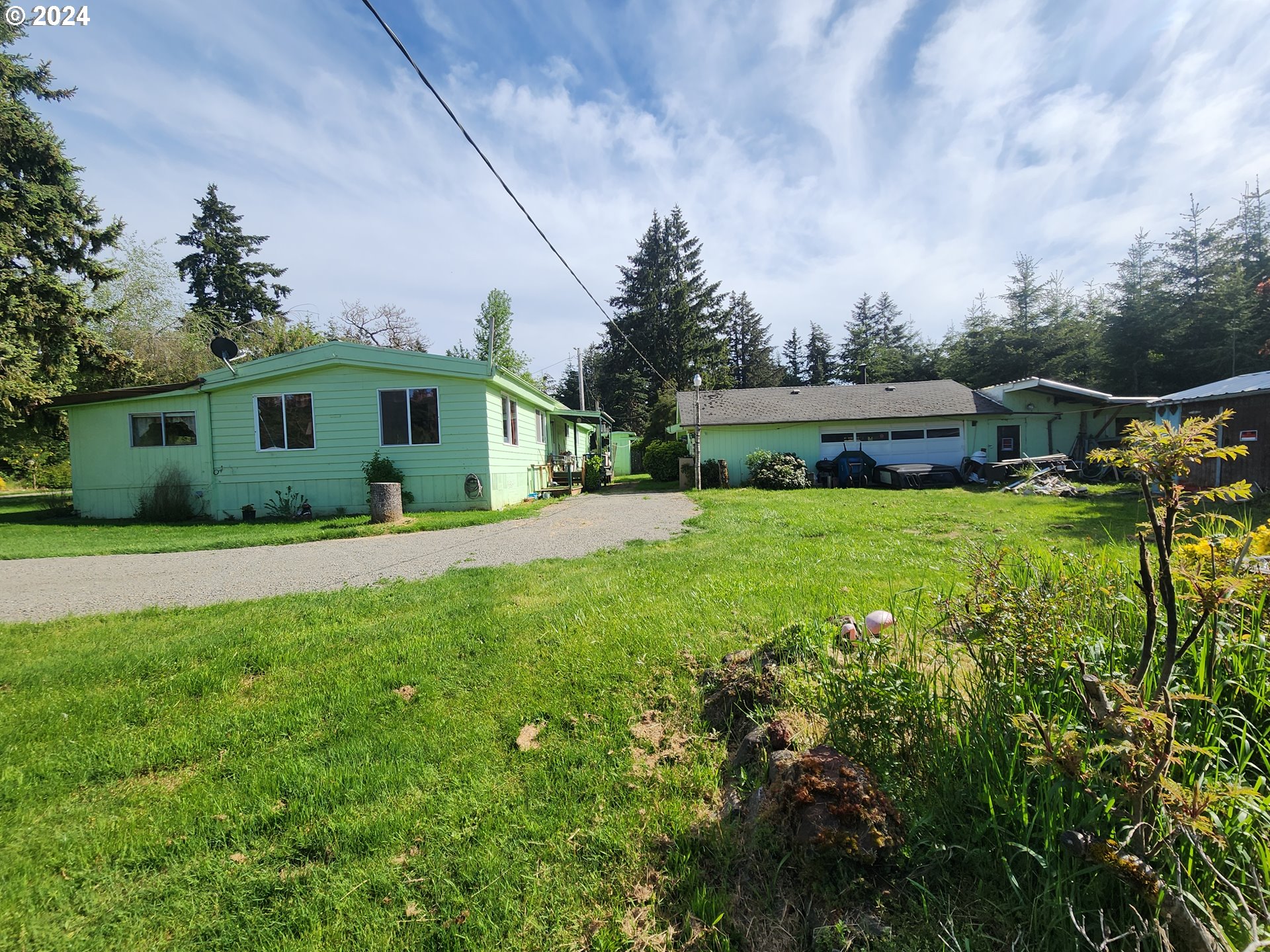 36723 South Hibbard Road Molalla, OR 97038 - Photo 5 of 32 a view of house with garden