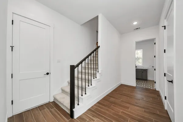 an empty room with windows and ceiling fan