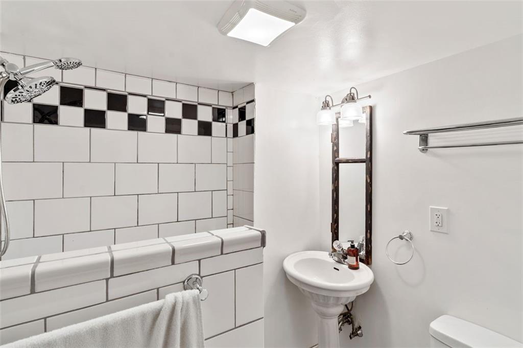 129 Jacks Run Road Pittsburgh, PA 15214 - Photo 16 of 24 Gallery Image 16