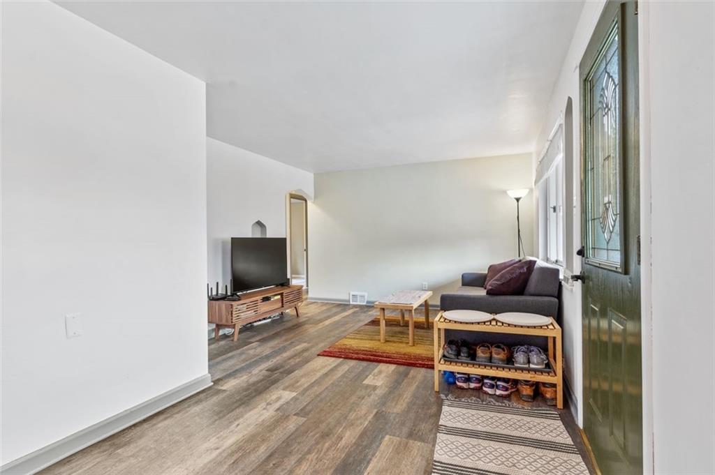129 Jacks Run Road Pittsburgh, PA 15214 - Photo 5 of 24 Gallery Image 5