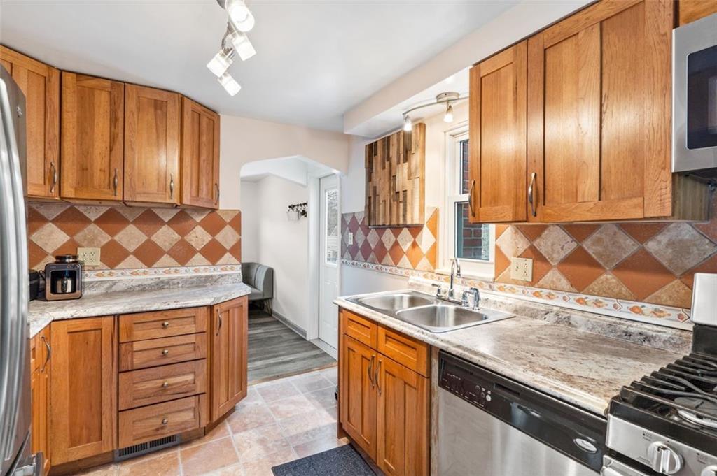 129 Jacks Run Road Pittsburgh, PA 15214 - Photo 7 of 24 Gallery Image 7