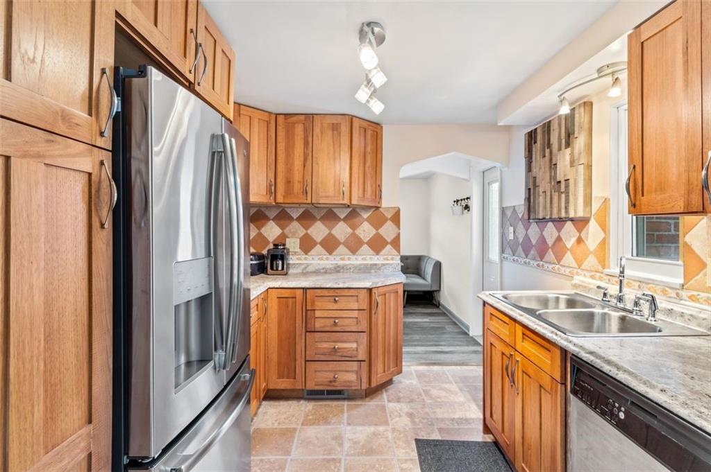 129 Jacks Run Road Pittsburgh, PA 15214 - Photo 8 of 24 Gallery Image 8