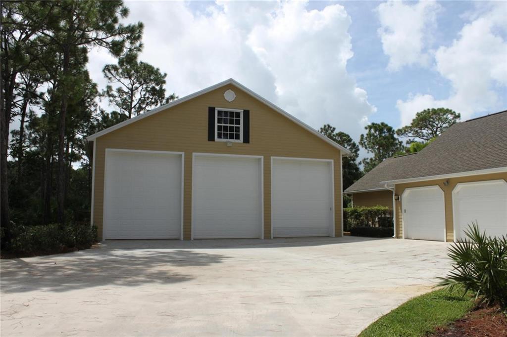 10902 Southwest Hawkview Circle Stuart, FL 34997 - Photo 4 of 78 Gallery Image 4