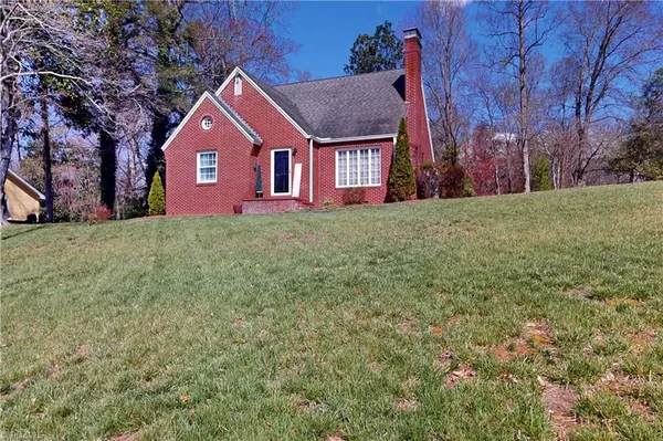 $349,900 | 224 Country Club Road, Mount Airy, NC 27030