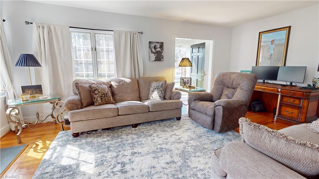 224 Country Club Road Mount Airy, NC 27030 - Photo 4 of 34