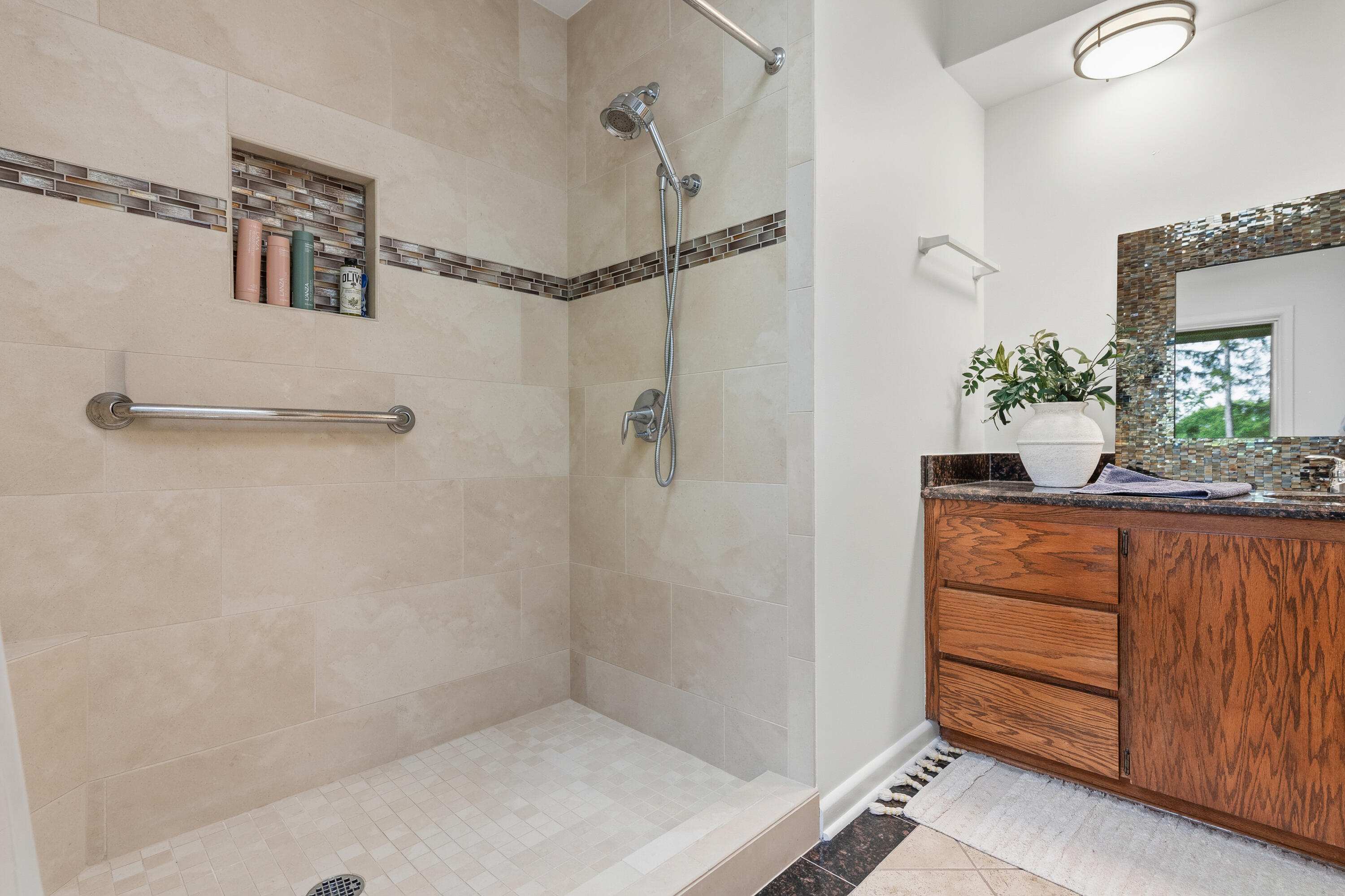 921 West Green Tree Road River Hills, WI 53217 - Photo 33 of 61 Primary Bathroom