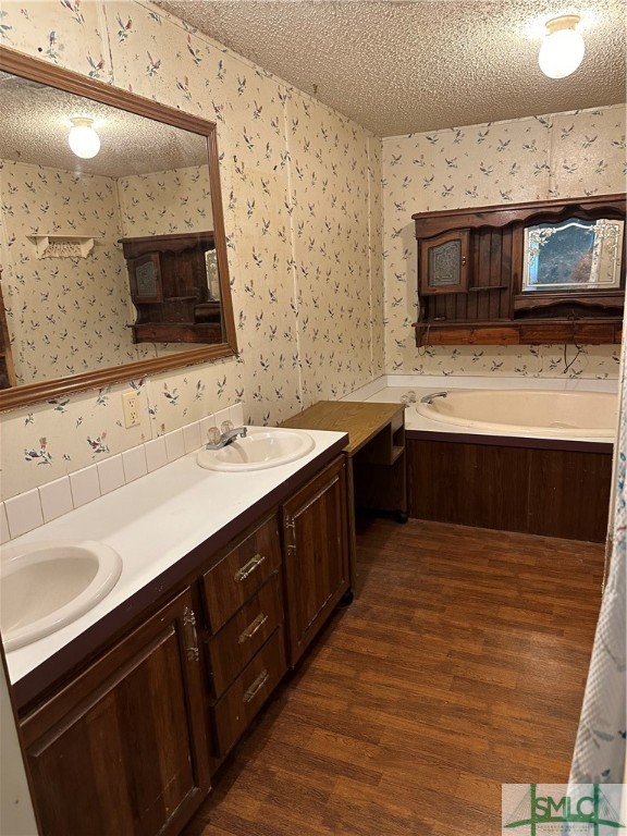 405 Hummingbird Lane Springfield, GA 31329 - Photo 9 of 13 Master with 2 sinks and tub