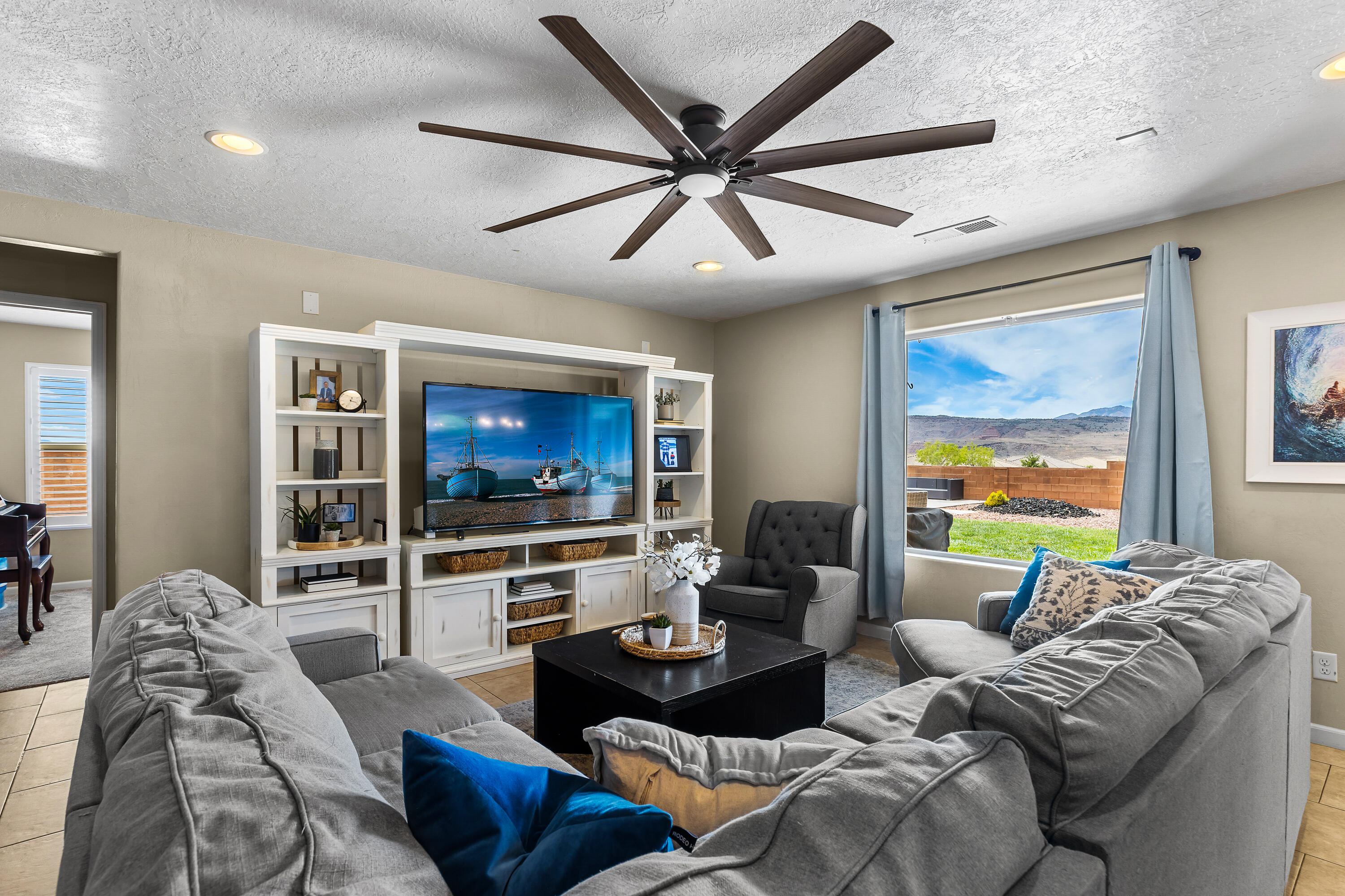 225 Falcon Court Ivins, UT 84738 - Photo 5 of 47 005. Living Room