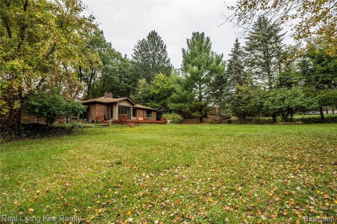 23940 Berg Road Southfield, MI 48033 - Photo 45 of 46 Exteriors-14_preview.jpeg