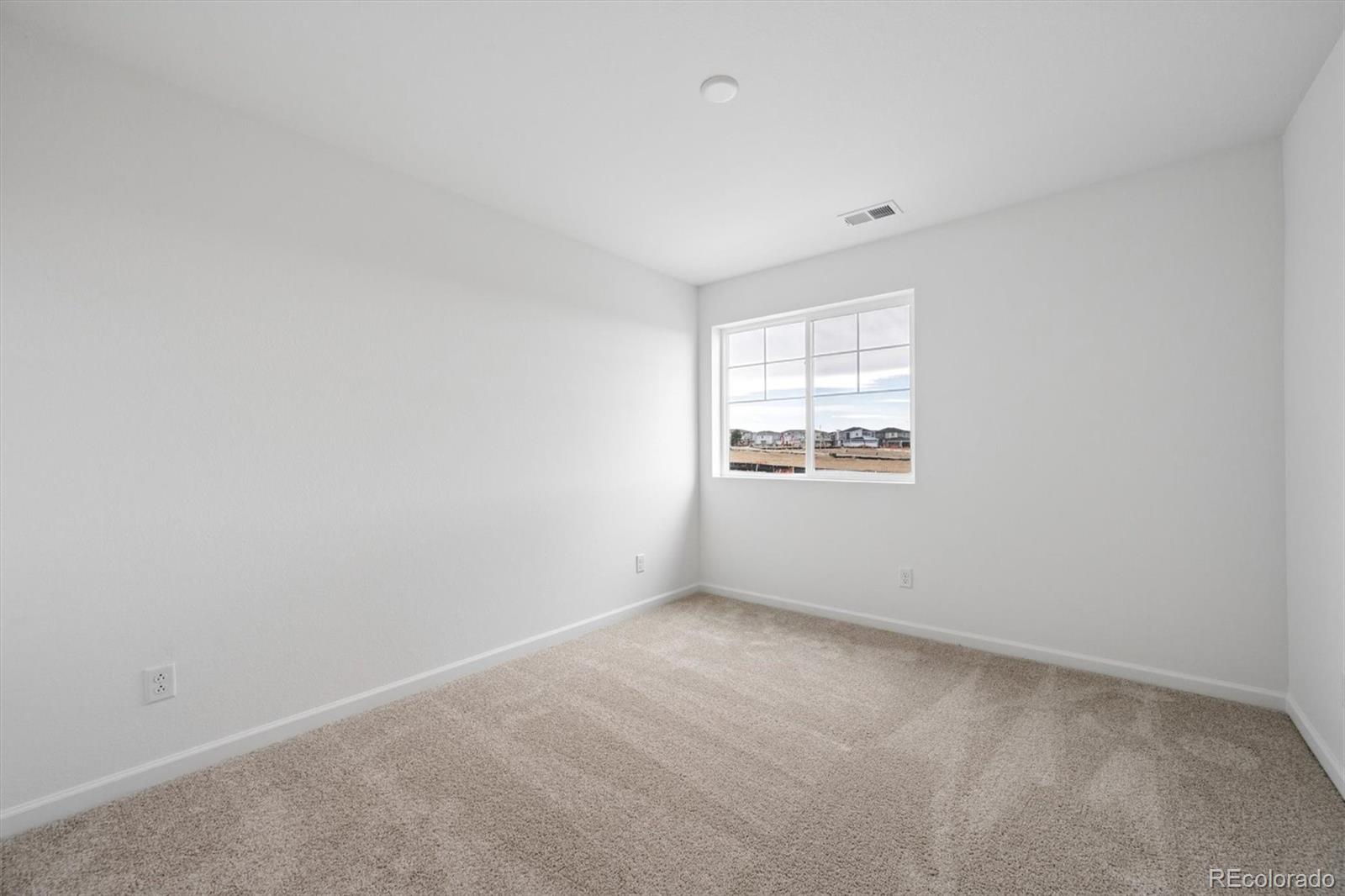424 South Rifle Street Aurora, CO 80017 - Photo 16 of 23 an empty room with a window