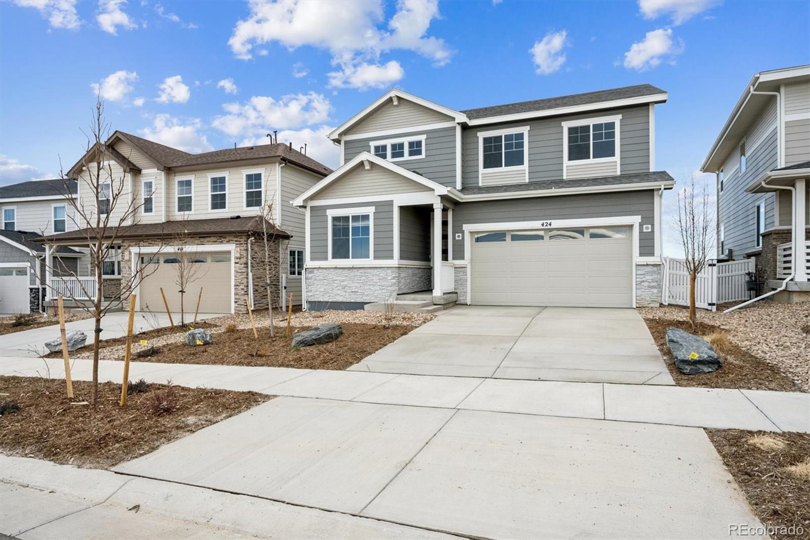 424 South Rifle Street Aurora, CO 80017 - Photo 2 of 23 a front view of a house with a yard