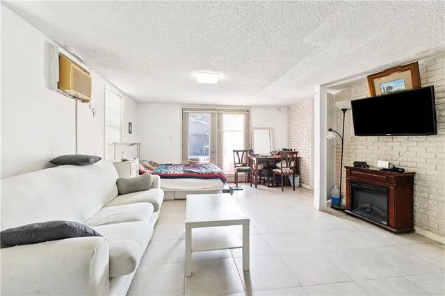 $399,000 | 1015 Roselawn Street, Metairie, LA 70001