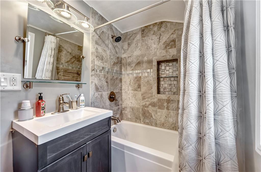 208 Orchard Spring Road Pittsburgh, PA 15220 - Photo 11 of 18 Gallery Image 11