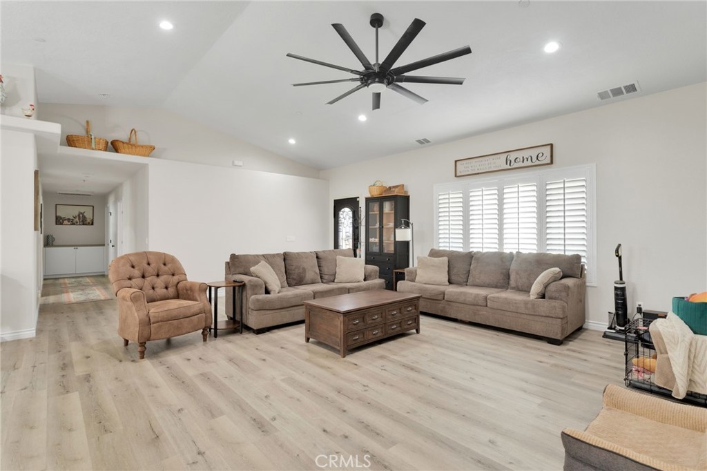 14825 Pela Road Apple Valley, CA 92307 - Photo 6 of 44