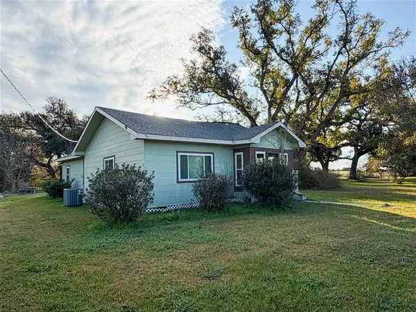 $139,900 | 965 West Main Street, Hackberry, LA 70645