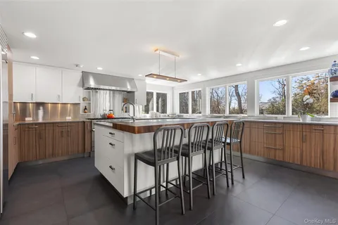 $2,995,000 | 4 Trails End, Rye, NY 10580