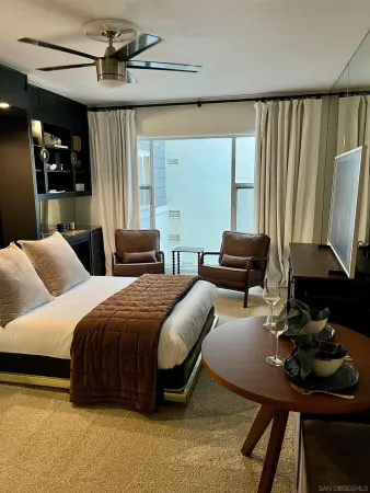 $3,900 | 220 Coast Boulevard, Unit 2M, La Jolla, CA 92037