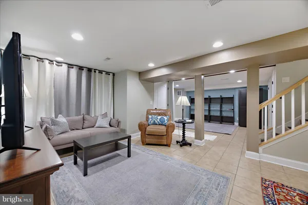 $2,700 | 312 Eastway Court, Baltimore, MD 21212